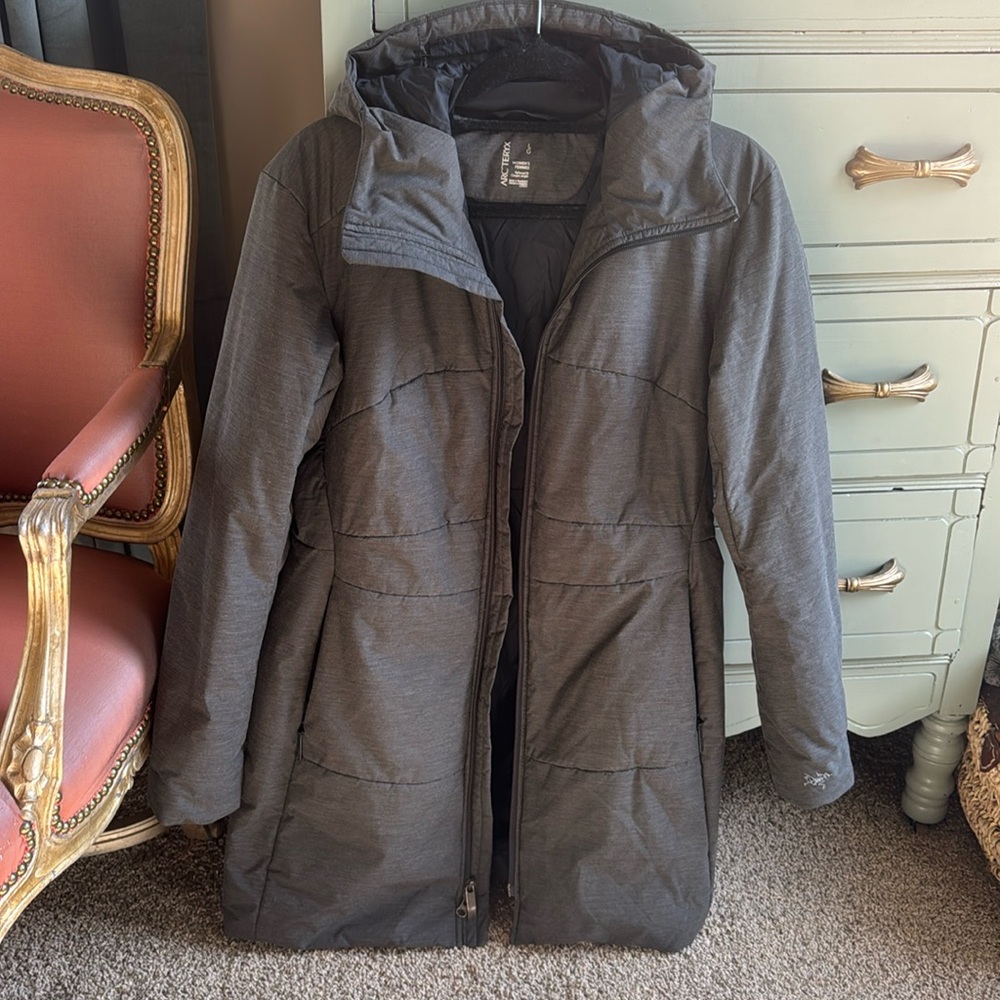 EUC Women’s Arcteryx mid-length